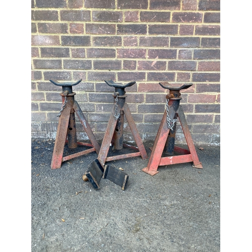 271 - A trio of vintage axel stands.