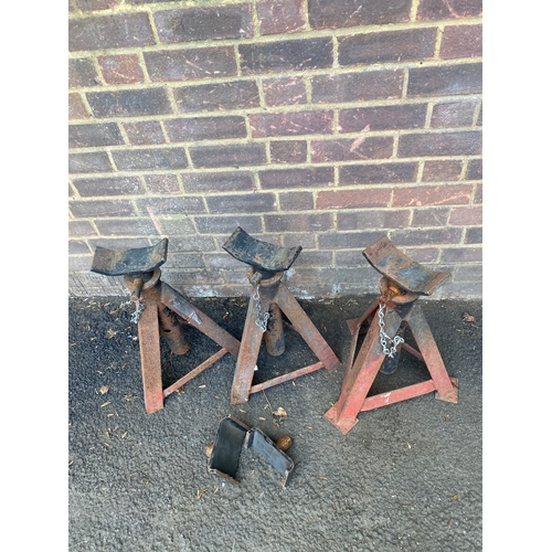 271 - A trio of vintage axel stands.