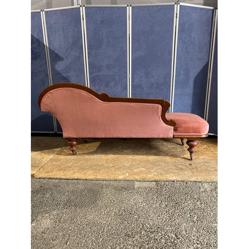 178 - Antique upholstered chaise lounge

Dimensions - 26