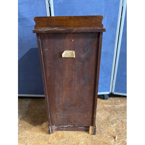 192 - Beautiful antique pedestal pot cupboard/bedside.

Dimensions - 12.5