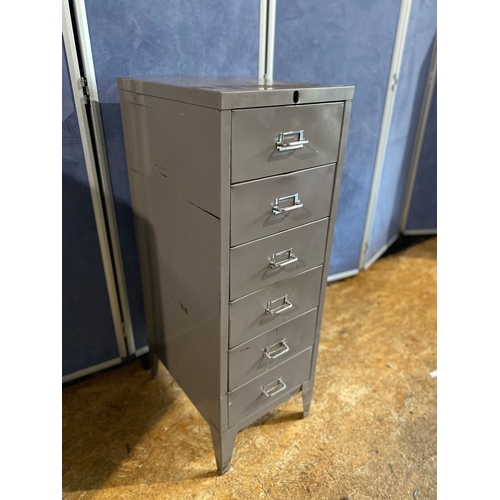 196 - Two metal filing cabinets. 

Please see images for dimensions.