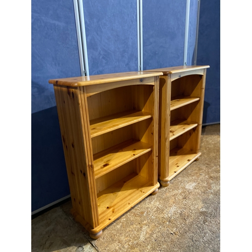 198 - A pair of pine book cases. 

Dimensions - 26.5