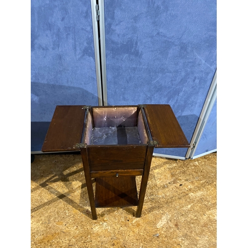 206 - Two small antique pieces including a pot stand and a sewing box/table. 

Please see images for dimen... 