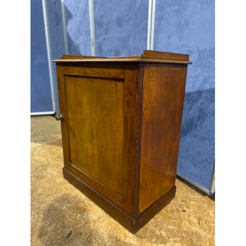 207 - Lovely vintage washstand cupboard. 

Dimensions - 33