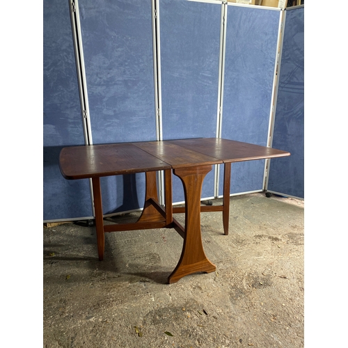 213 - Mid century drop leaf table.

Please see images for dimensions.