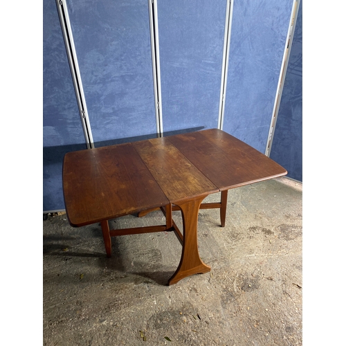 213 - Mid century drop leaf table.

Please see images for dimensions.