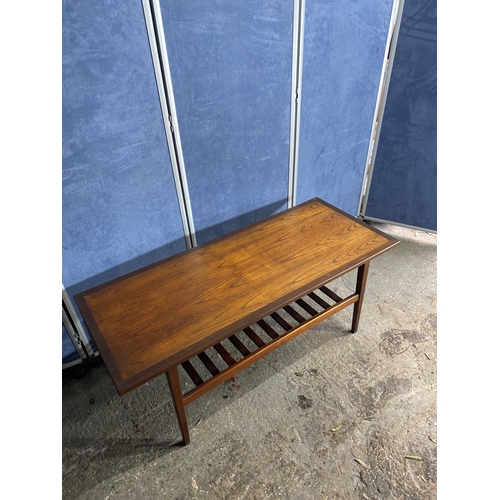 215 - Mid century coffee table. 

Dimensions - 19