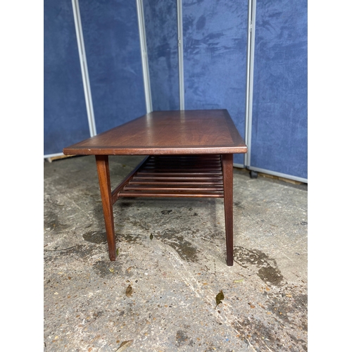 215 - Mid century coffee table. 

Dimensions - 19