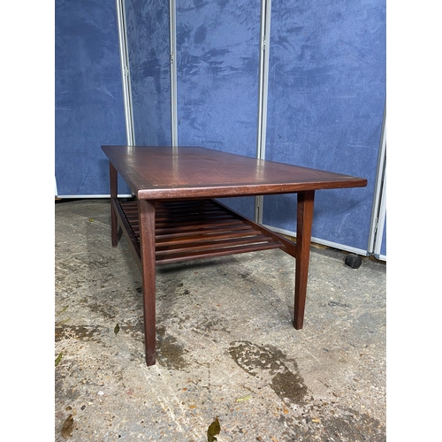 215 - Mid century coffee table. 

Dimensions - 19