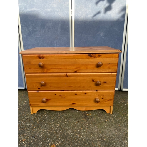 218 - Pine three drawer chest of drawers. 

Dimensions - 15