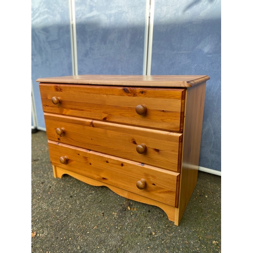 218 - Pine three drawer chest of drawers. 

Dimensions - 15