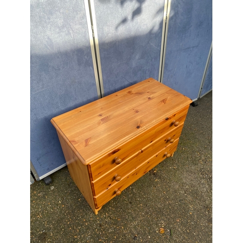 218 - Pine three drawer chest of drawers. 

Dimensions - 15