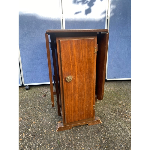 219 - Mahogany drop leaf table with storage area. 

Please see images for dimensions.