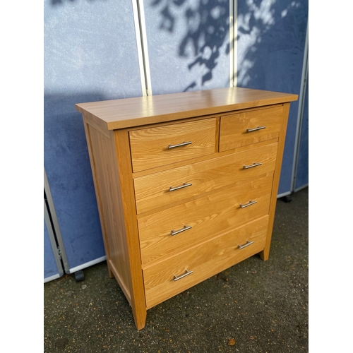 220 - Lovely modern Oak two over three chest of drawers.

Dimensions - 17