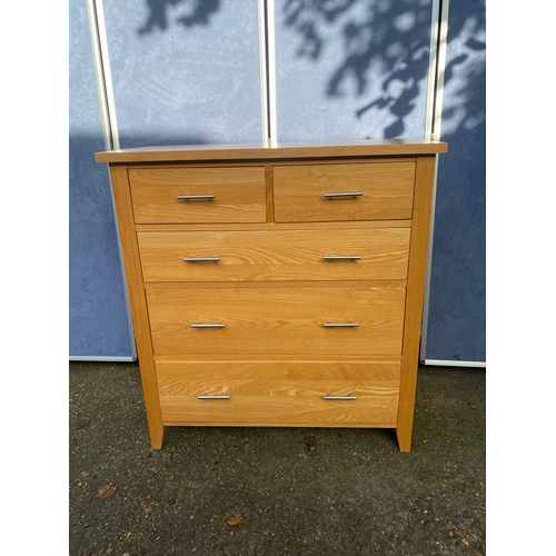 220 - Lovely modern Oak two over three chest of drawers.

Dimensions - 17