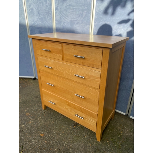 220 - Lovely modern Oak two over three chest of drawers.

Dimensions - 17