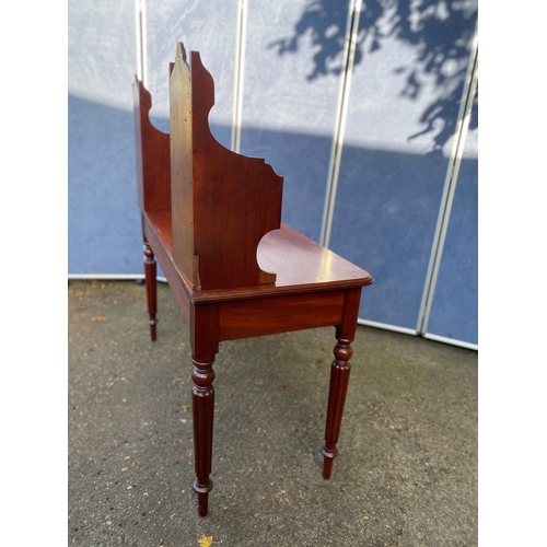 221 - Vintage dressing table with no mirror. 

Please see images for condition and dimensions.