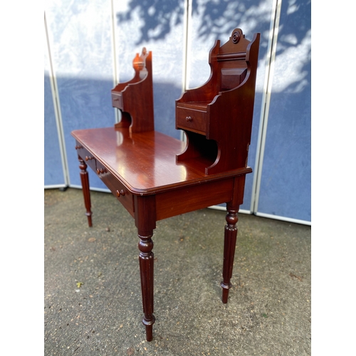 221 - Vintage dressing table with no mirror. 

Please see images for condition and dimensions.