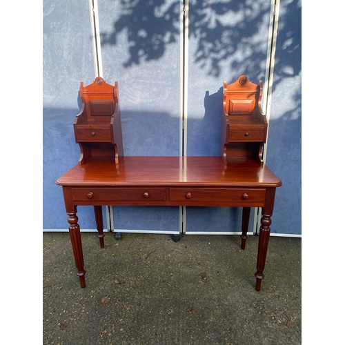 221 - Vintage dressing table with no mirror. 

Please see images for condition and dimensions.