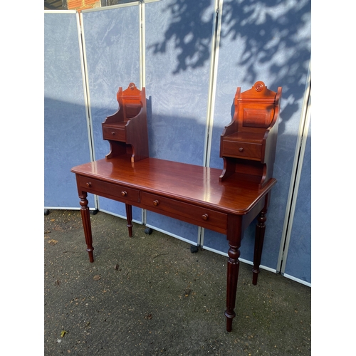 221 - Vintage dressing table with no mirror. 

Please see images for condition and dimensions.