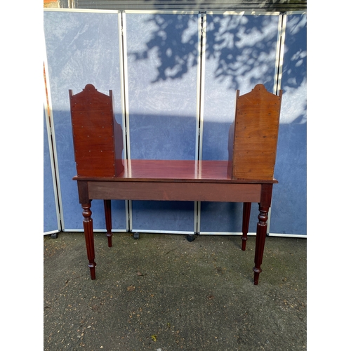 221 - Vintage dressing table with no mirror. 

Please see images for condition and dimensions.