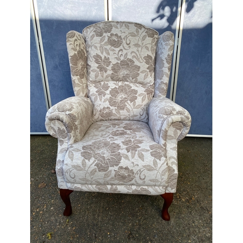 222 - Like new upholstered armchair. 

Dimensions - 31