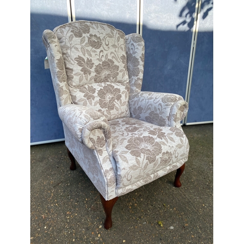 222 - Like new upholstered armchair. 

Dimensions - 31