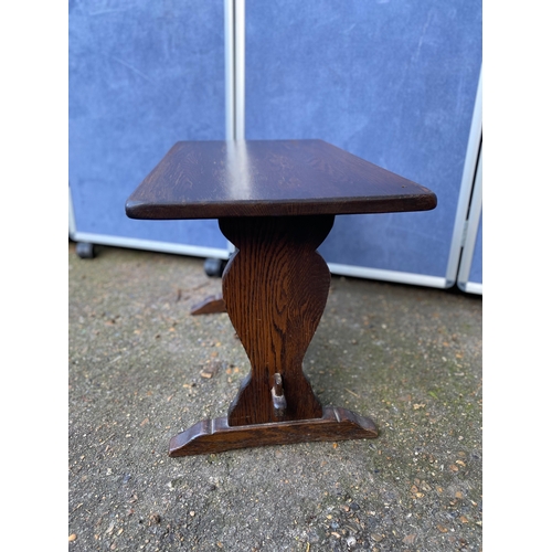 225 - Small Mahogany side table. 

Dimensions - 13.5