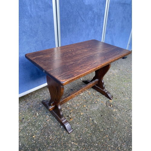 225 - Small Mahogany side table. 

Dimensions - 13.5