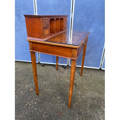 226 - Beautiful writing / secretaire desk. 

Dimensions - 28