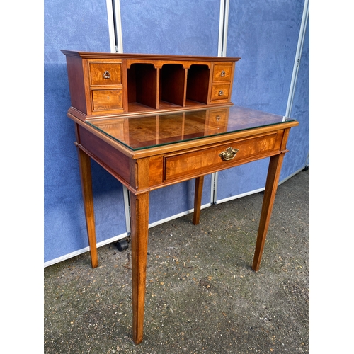 226 - Beautiful writing / secretaire desk. 

Dimensions - 28