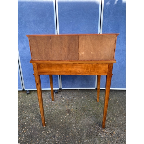 226 - Beautiful writing / secretaire desk. 

Dimensions - 28