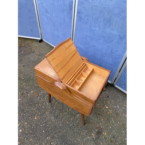 229 - Mid century teak sewing box. 

Dimensions - 13