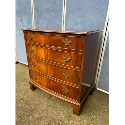 230 - Vintage Two over three chest of drawers

Dimensions - 33.5