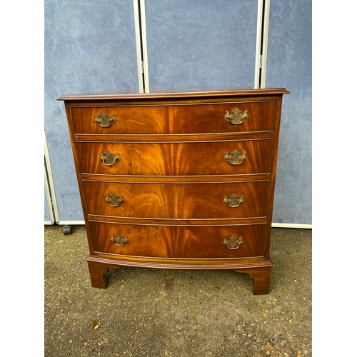 230 - Vintage Two over three chest of drawers

Dimensions - 33.5