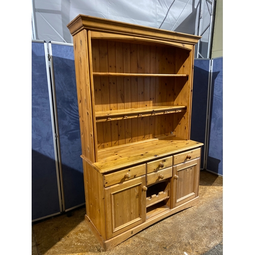 234 - Large Pine St Michaels welsh dresser.

Dimensions- 77