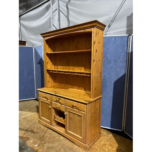 234 - Large Pine St Michaels welsh dresser.

Dimensions- 77