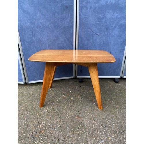 239 - Lovely mid century teak coffee table. 

Dimensions - 18