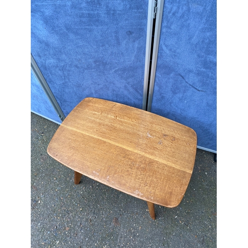 239 - Lovely mid century teak coffee table. 

Dimensions - 18