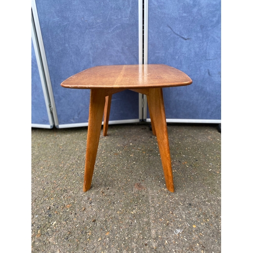 239 - Lovely mid century teak coffee table. 

Dimensions - 18