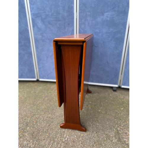 241 - Solid Legate drop leaf gate leg table. 

See images for all dimensions.