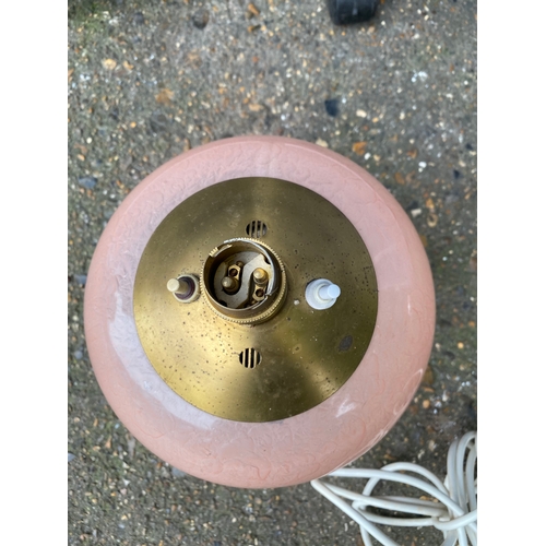 252 - Stunning vintage pink and clear glass table lamp.