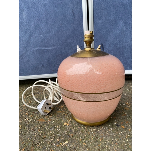 252 - Stunning vintage pink and clear glass table lamp.