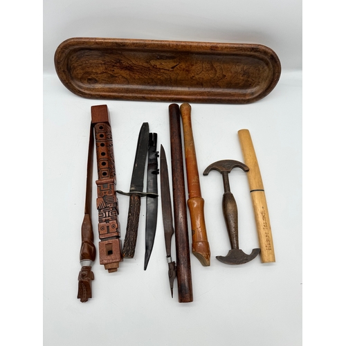 14 - Quantity of vintage wooden collectables / knives