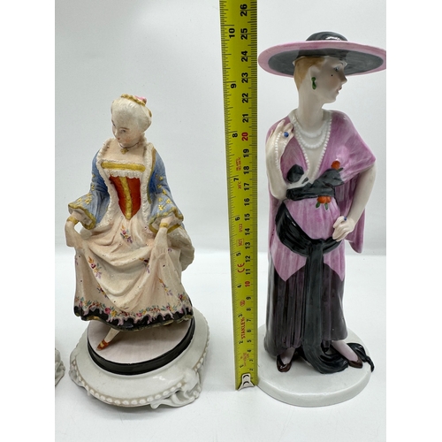 21 - Collection of vintage porcelain figurines + flower bouquets