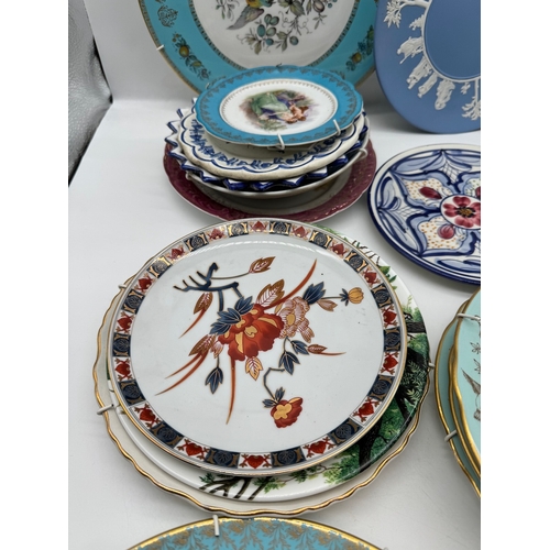 34 - Quantity of decorative plates / wall hangings