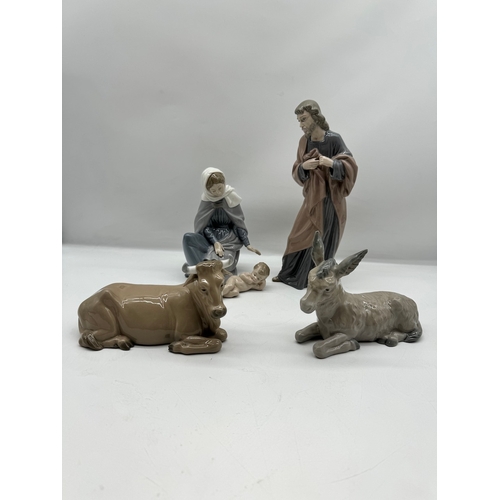 41 - Nao Nativity Scene incluidng Babby Jesus, Mary, Joseph, Donkey & Bull