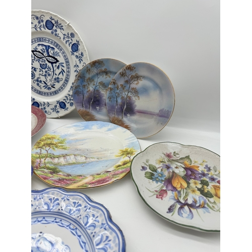 57 - Quantity of decorative plates