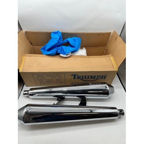 98 - Pair of Triumph Thruxton Silencer Motorcycle Exhausts - 2201039 in box