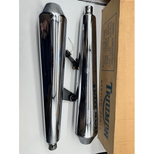 98 - Pair of Triumph Thruxton Silencer Motorcycle Exhausts - 2201039 in box